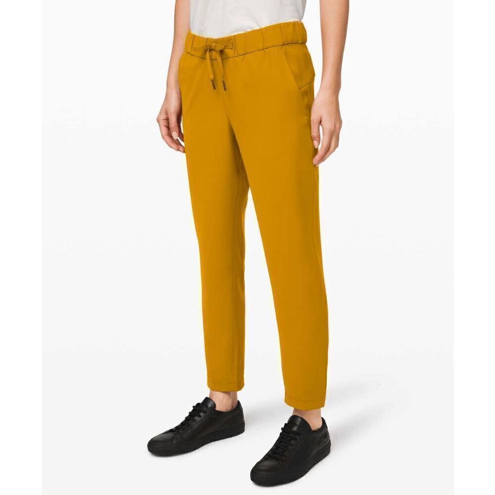 Lululemon On the Fly 7/8 Pant Woven in Fools Gold size 2